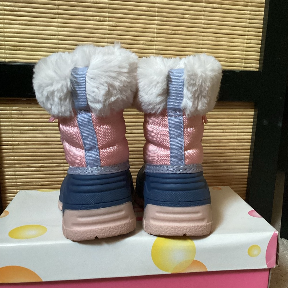 OshKosh B'gosh Winter Boots Sz 5 fur lined Velcro straps waterproof - Picture 6 of 11